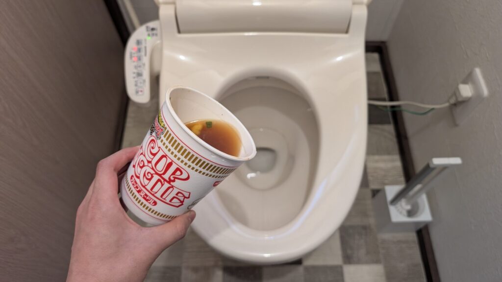残飯によるトイレ詰まり
